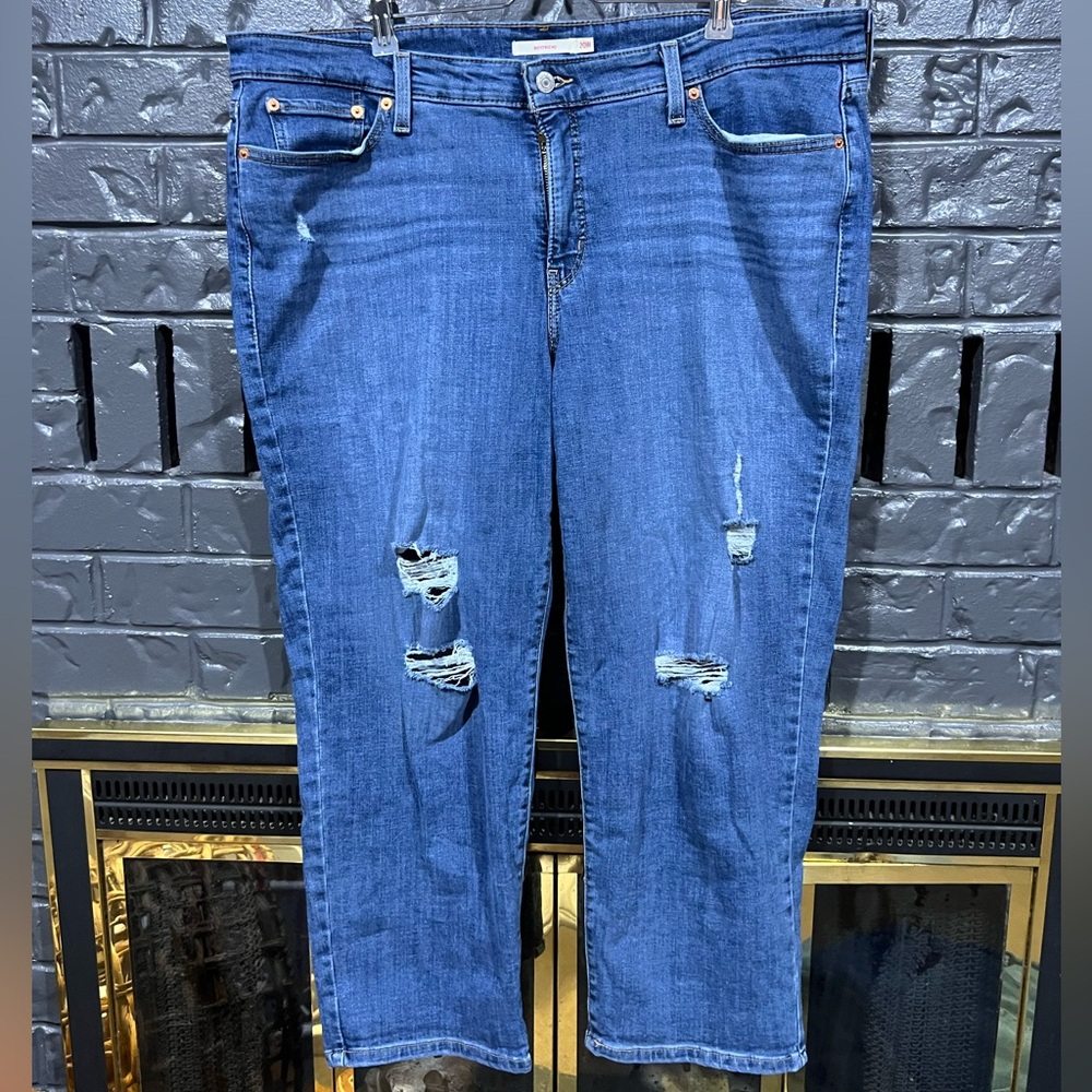 Levi's Women's Distressed boyfriend Blue Jeans